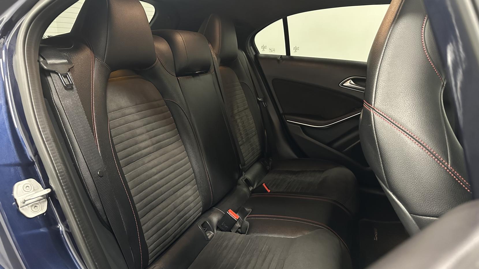 Mercedes-Benz A Class 2.1 A200d AMG Line Hatchback 5dr Diesel 7G-DCT Euro 6 (s/s) (136 ps)