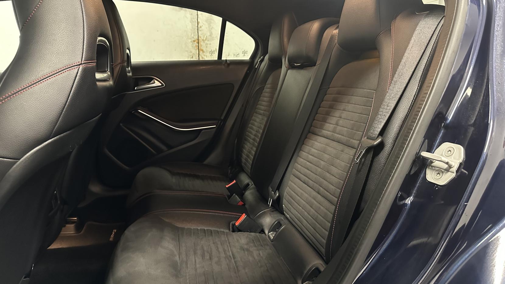 Mercedes-Benz A Class 2.1 A200d AMG Line Hatchback 5dr Diesel 7G-DCT Euro 6 (s/s) (136 ps)