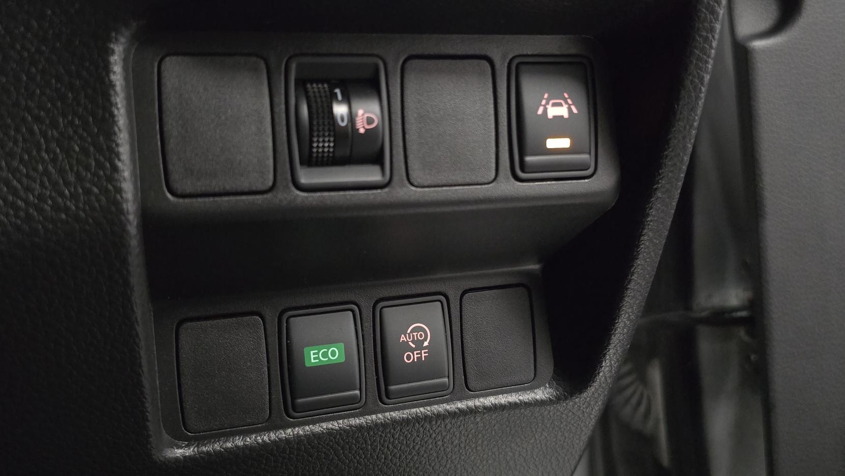 Nissan Qashqai 1.6 dCi N-Connecta SUV 5dr Diesel XTRON Euro 6 (s/s) (130 ps)