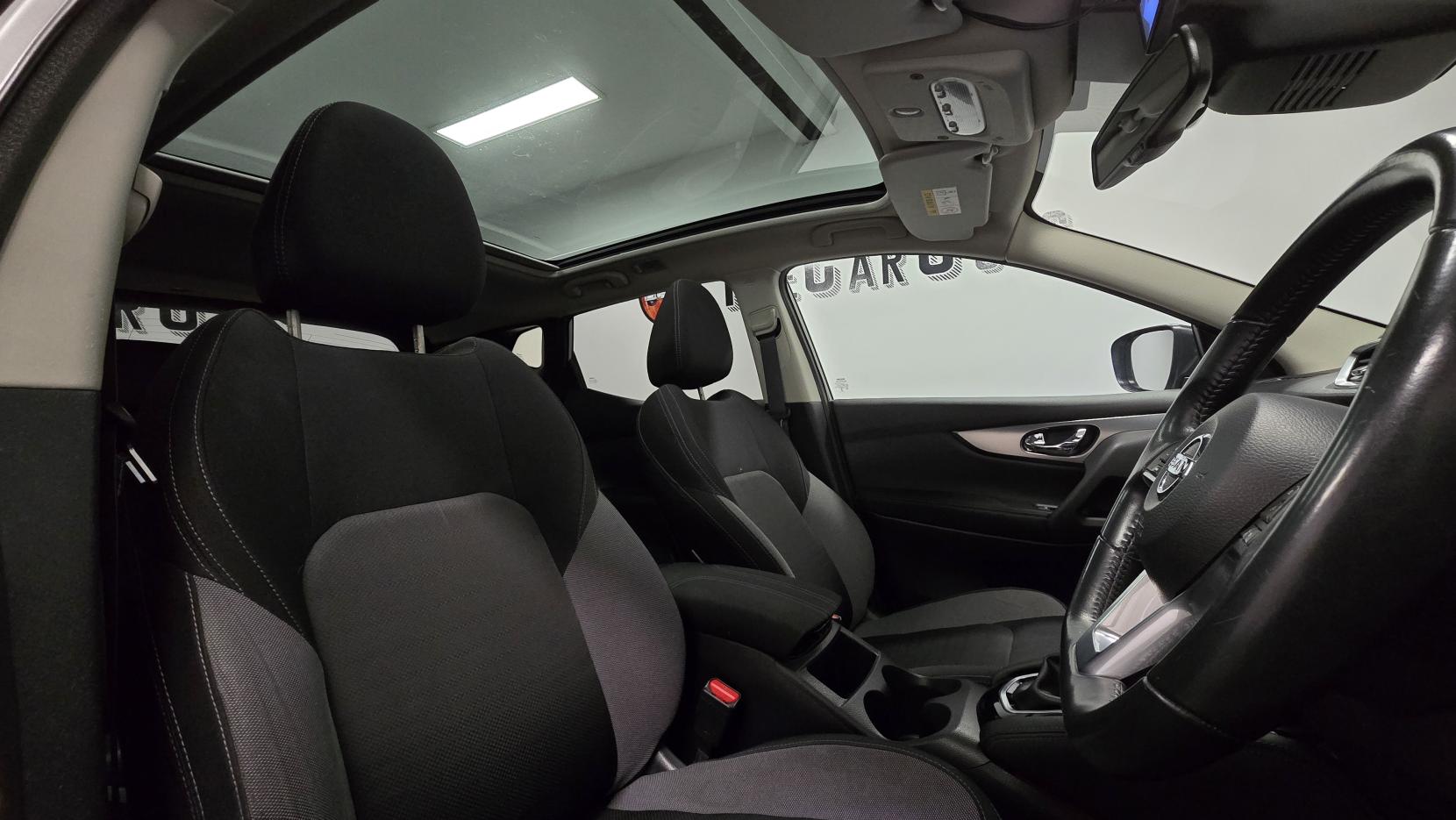 Nissan Qashqai 1.6 dCi N-Connecta SUV 5dr Diesel XTRON Euro 6 (s/s) (130 ps)