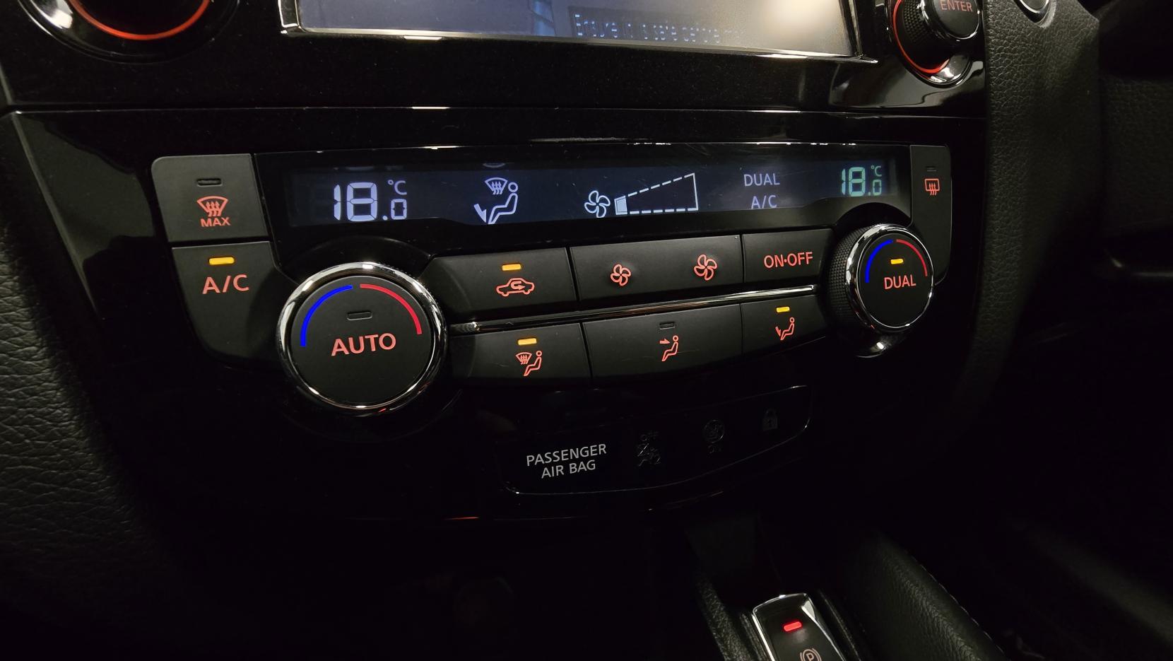 Nissan Qashqai 1.6 dCi N-Connecta SUV 5dr Diesel XTRON Euro 6 (s/s) (130 ps)