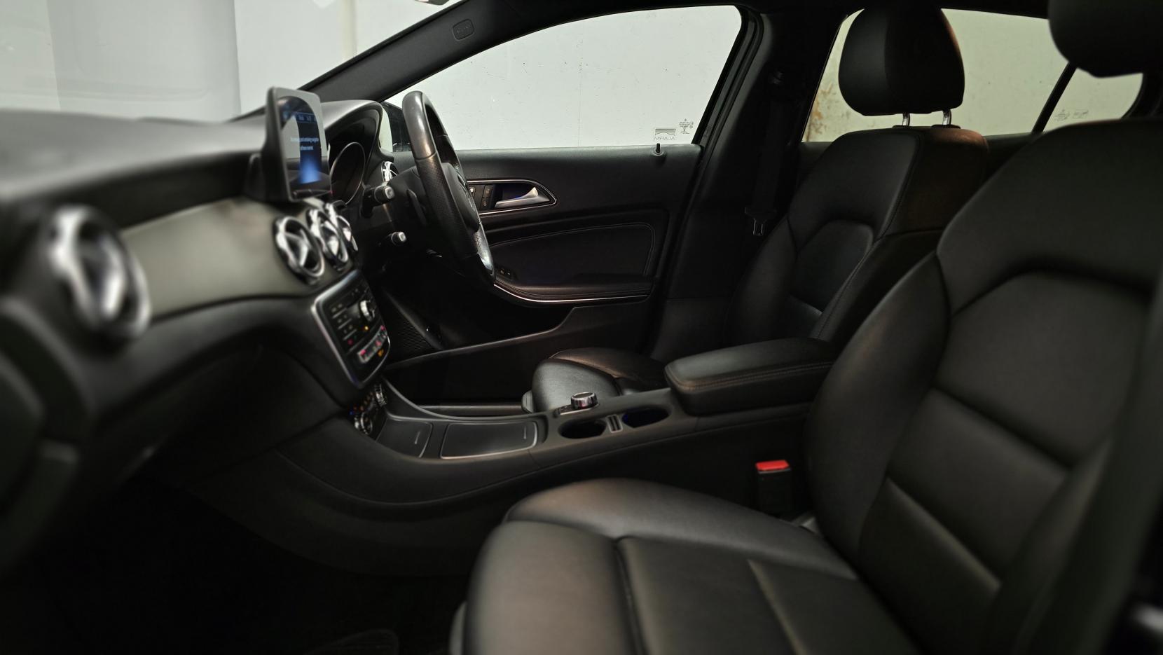 Mercedes-Benz GLA 2.1 GLA200d Sport (Premium Plus) SUV 5dr Diesel 7G-DCT Euro 6 (s/s) (136 ps)