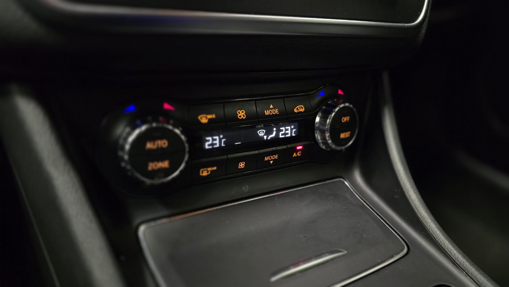 Mercedes-Benz GLA 2.1 GLA200d Sport (Premium Plus) SUV 5dr Diesel 7G-DCT Euro 6 (s/s) (136 ps)