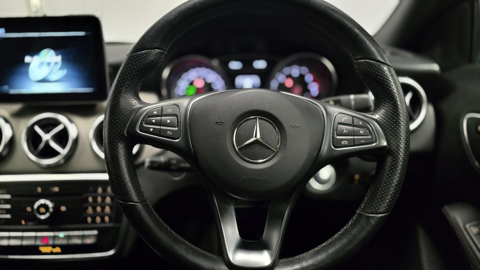 Mercedes-Benz GLA 2.1 GLA200d Sport (Premium Plus) SUV 5dr Diesel 7G-DCT Euro 6 (s/s) (136 ps)