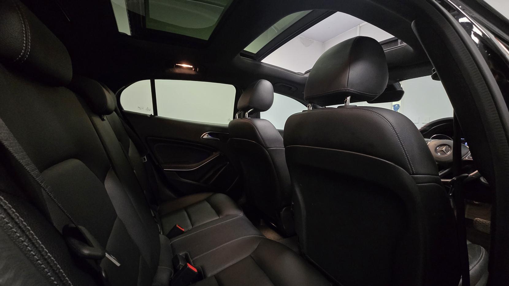 Mercedes-Benz GLA 2.1 GLA200d Sport (Premium Plus) SUV 5dr Diesel 7G-DCT Euro 6 (s/s) (136 ps)