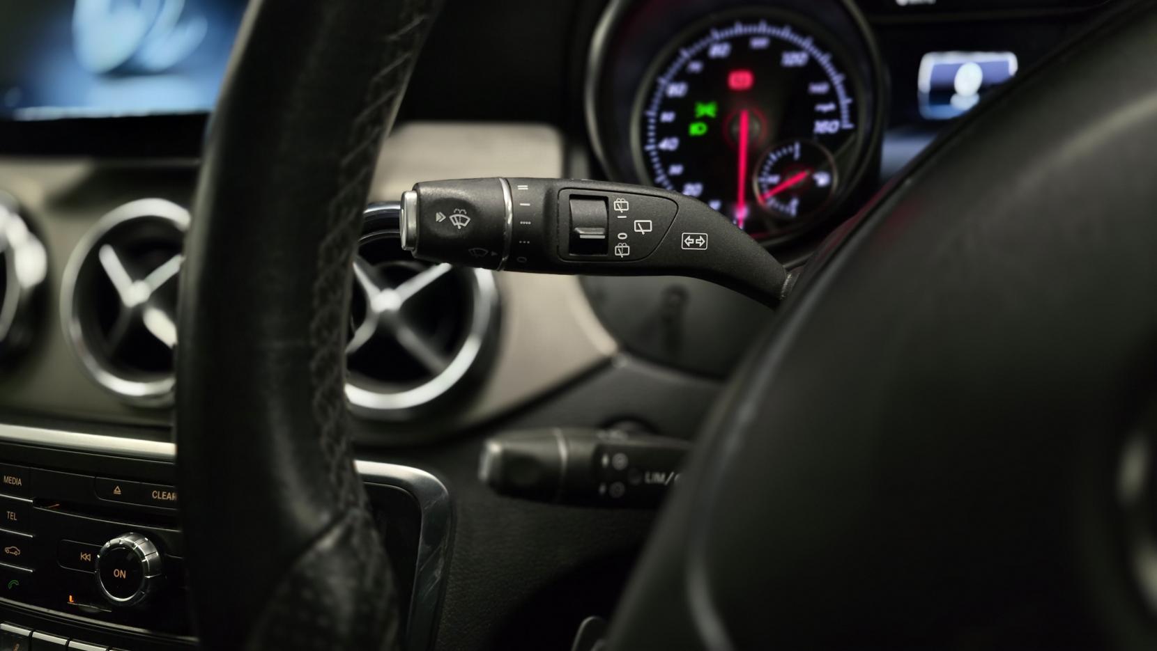 Mercedes-Benz GLA 2.1 GLA200d Sport (Premium Plus) SUV 5dr Diesel 7G-DCT Euro 6 (s/s) (136 ps)