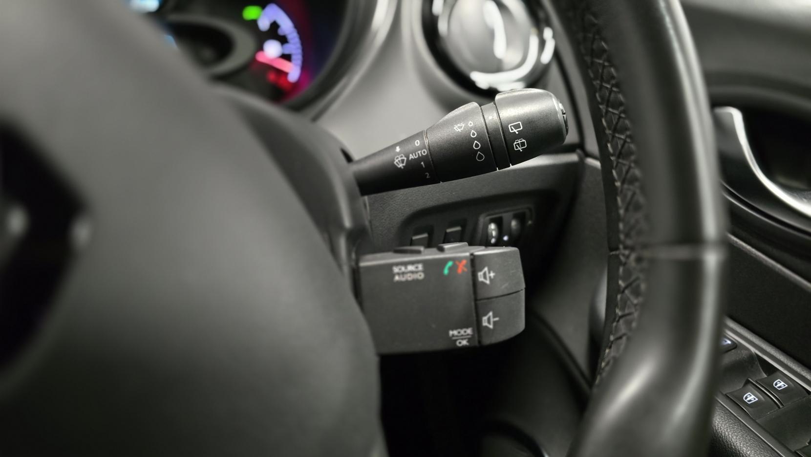 Renault Captur 1.5 dCi ENERGY Iconic SUV 5dr Diesel EDC Euro 6 (s/s) (90 ps)