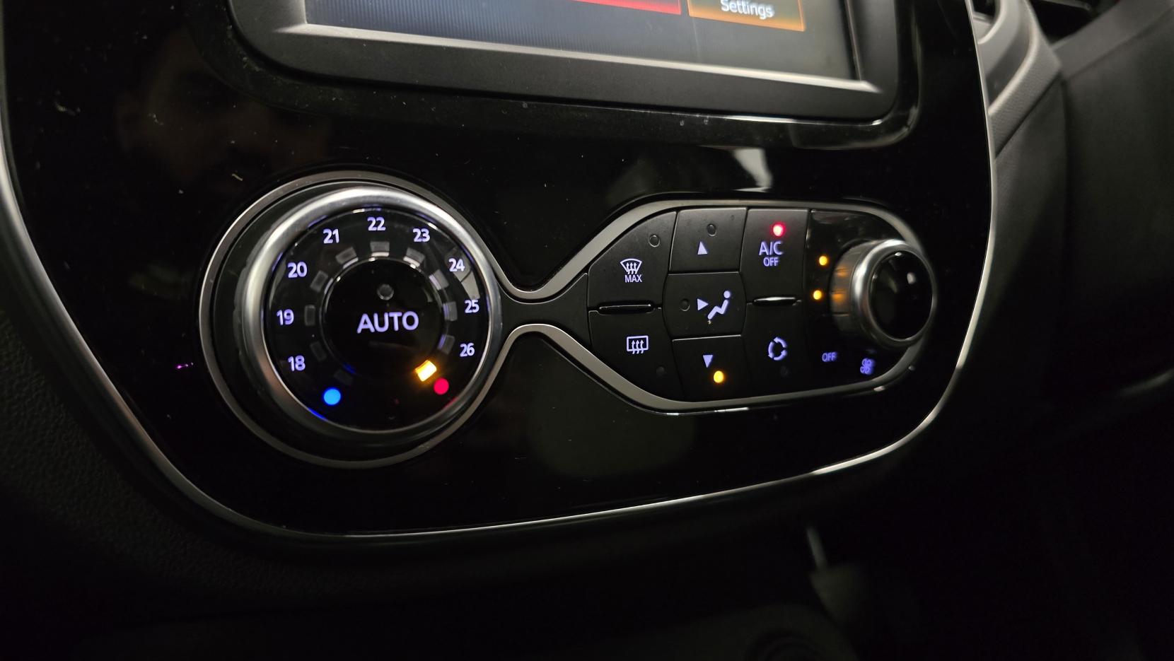 Renault Captur 1.5 dCi ENERGY Iconic SUV 5dr Diesel EDC Euro 6 (s/s) (90 ps)