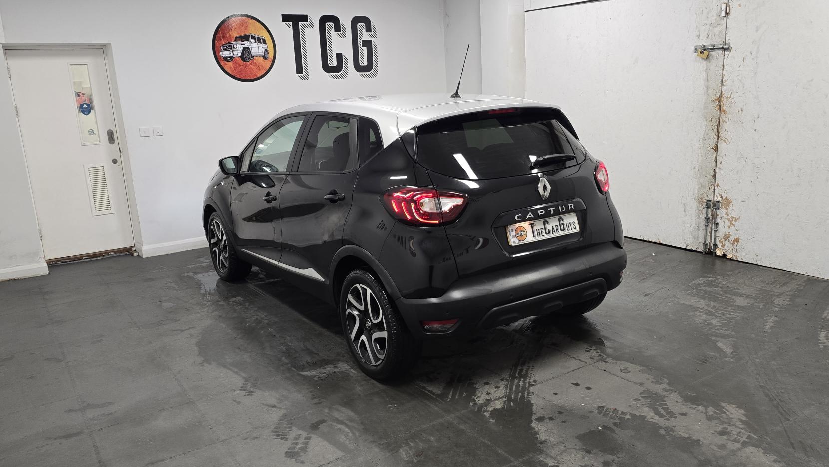 Renault Captur 1.5 dCi ENERGY Iconic SUV 5dr Diesel EDC Euro 6 (s/s) (90 ps)