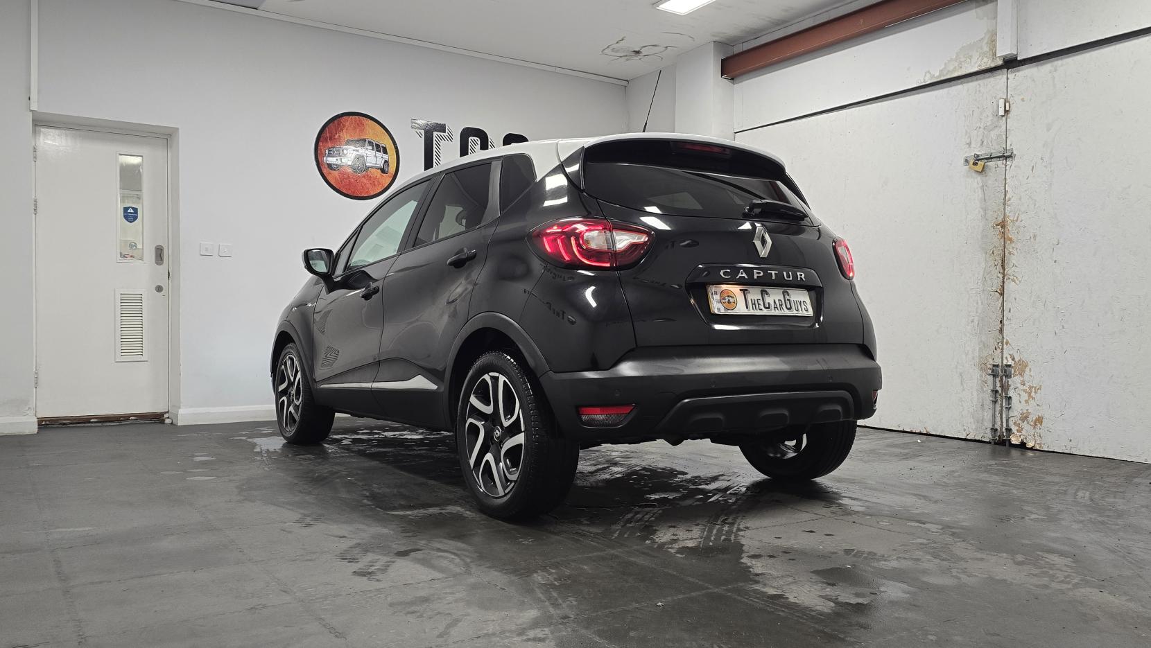 Renault Captur 1.5 dCi ENERGY Iconic SUV 5dr Diesel EDC Euro 6 (s/s) (90 ps)