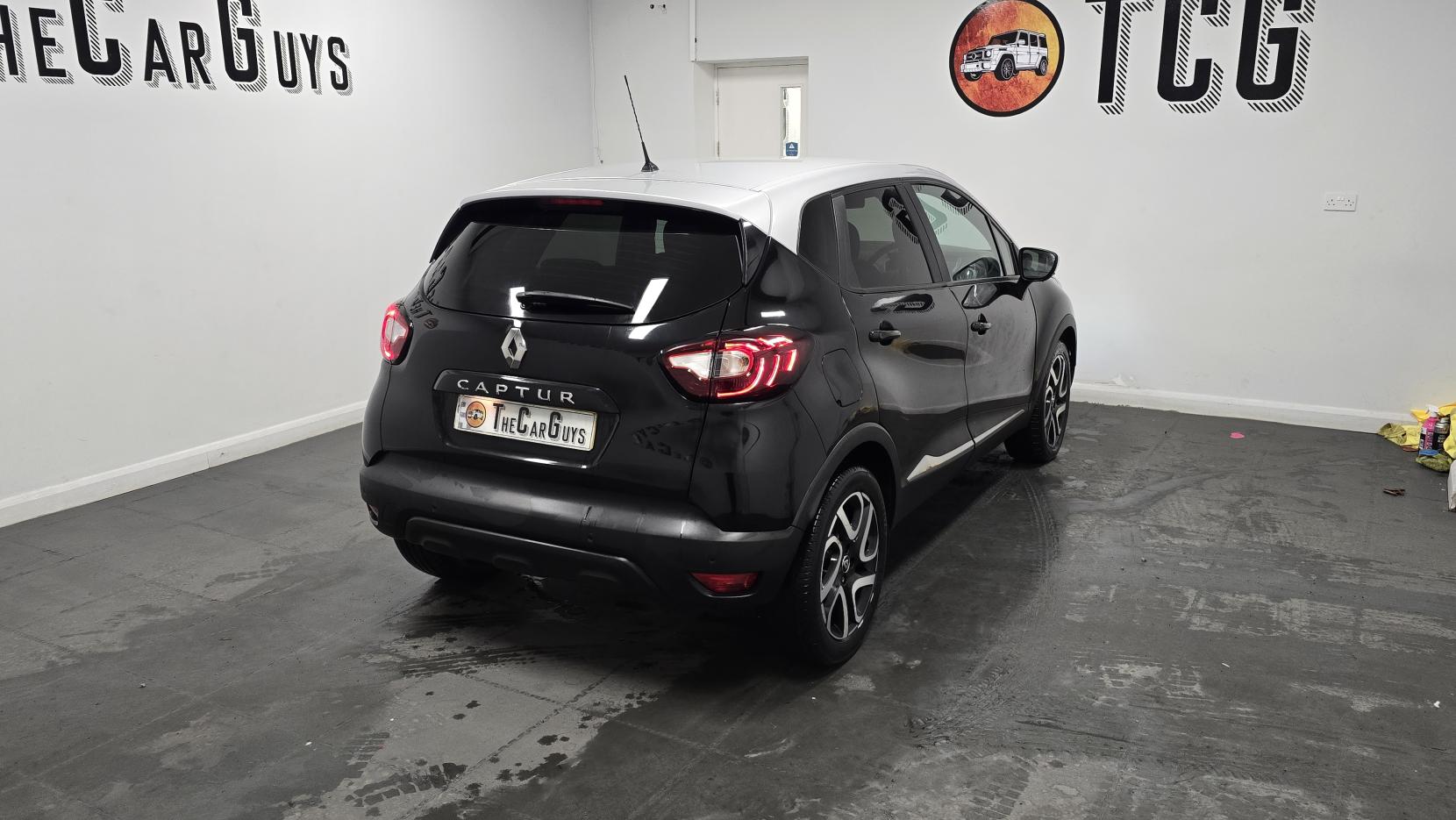 Renault Captur 1.5 dCi ENERGY Iconic SUV 5dr Diesel EDC Euro 6 (s/s) (90 ps)
