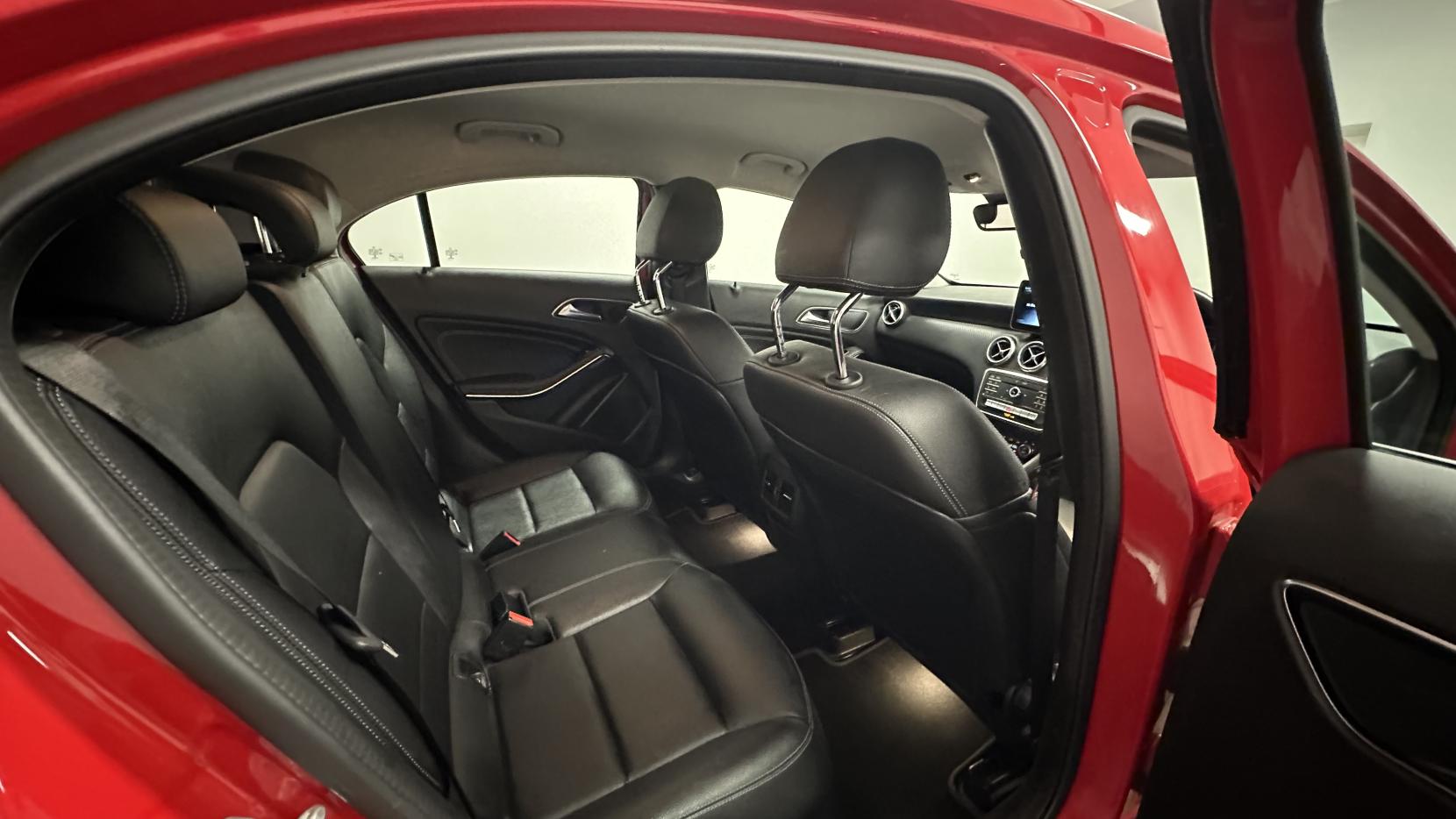 Mercedes-Benz A Class 1.5 A180d Sport (Premium) Hatchback 5dr Diesel 7G-DCT Euro 6 (s/s) (109 ps)