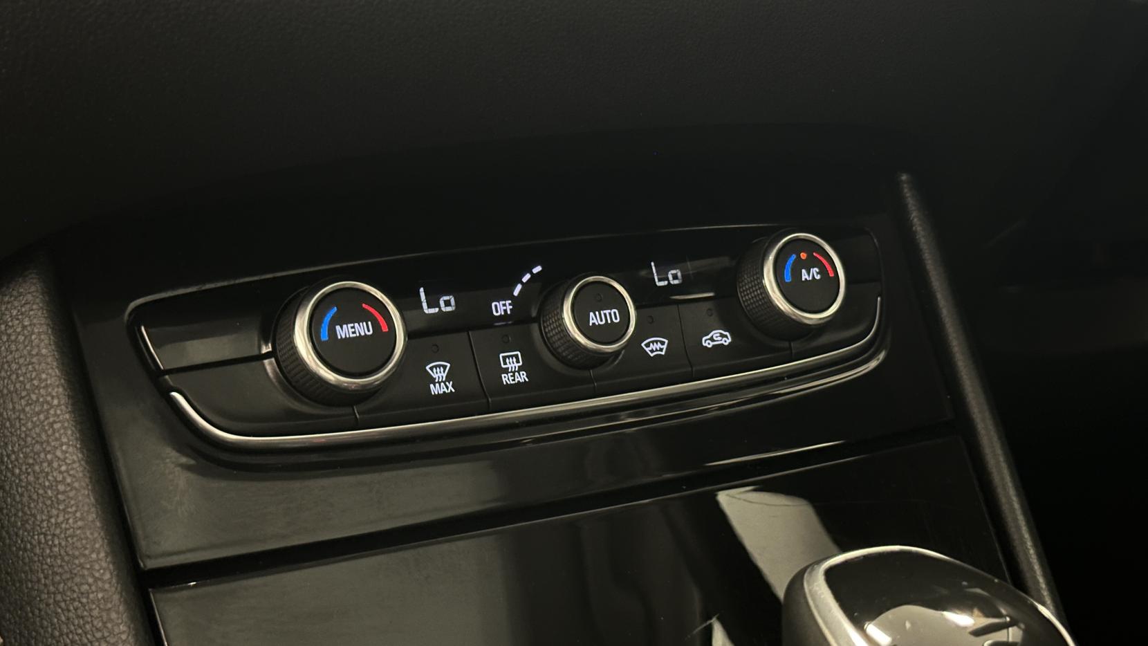 Vauxhall Grandland X 1.2 Turbo Sport Nav SUV 5dr Petrol Auto Euro 6 (s/s) (130 ps)