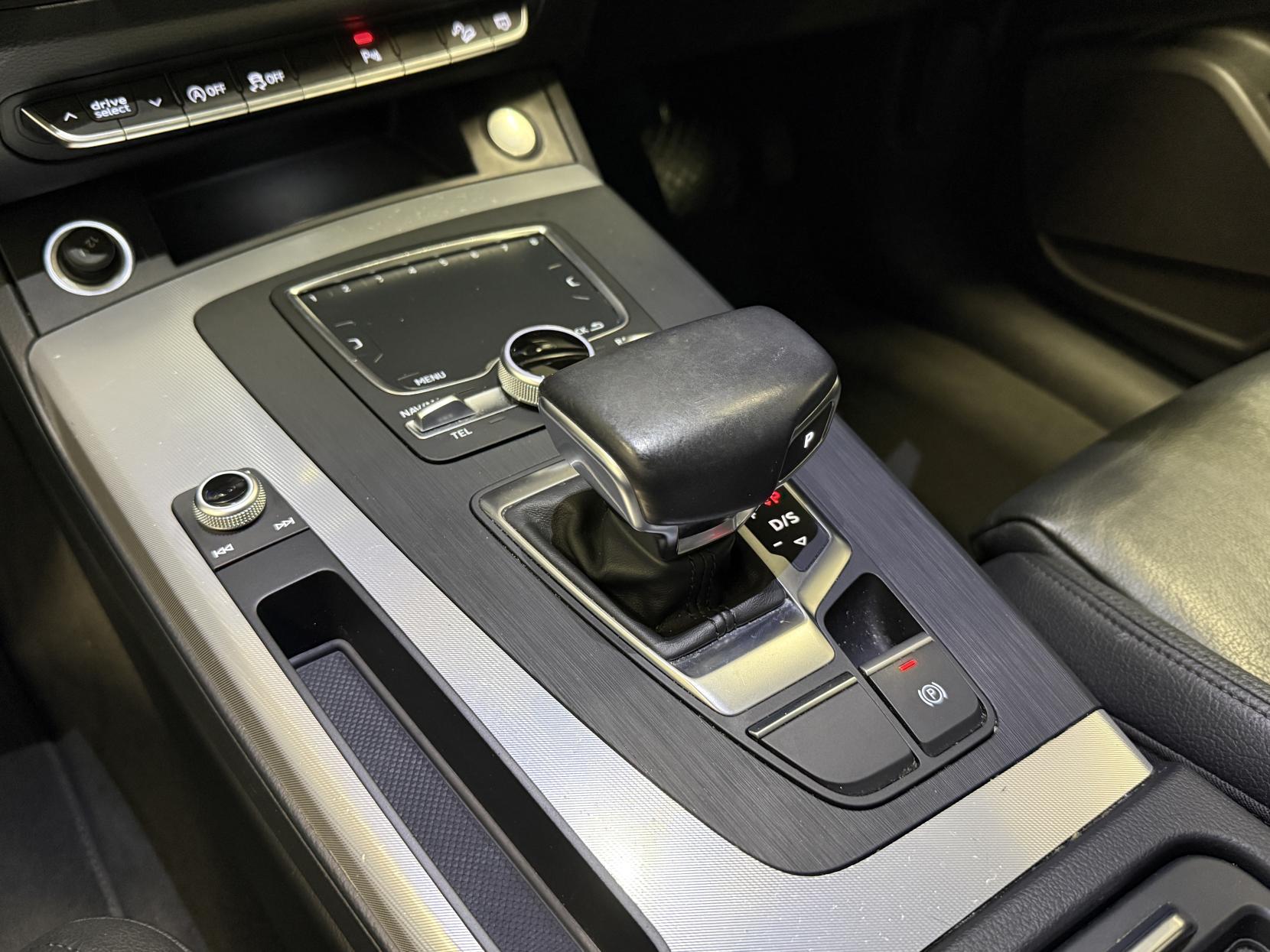 Audi Q5 2.0 TDI Sport SUV 5dr Diesel S Tronic quattro Euro 6 (s/s) (190 ps)