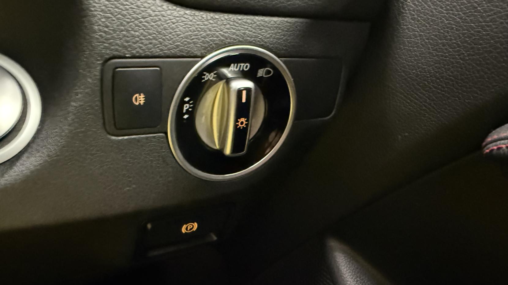 Mercedes-Benz GLA 2.1 GLA220d AMG Line (Premium Plus) SUV 5dr Diesel 7G-DCT 4MATIC Euro 6 (s/s) (177 ps)