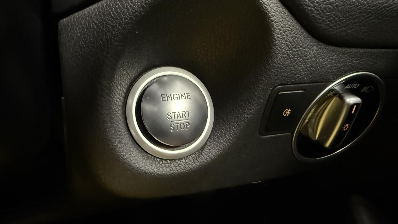 Mercedes-Benz GLA 2.1 GLA220d AMG Line (Premium Plus) SUV 5dr Diesel 7G-DCT 4MATIC Euro 6 (s/s) (177 ps)