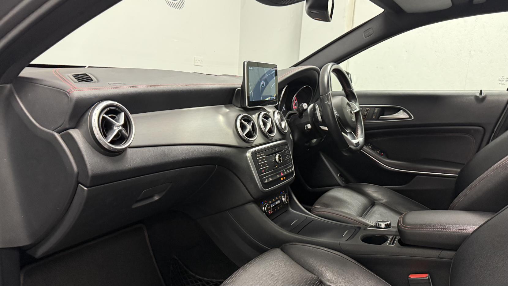 Mercedes-Benz GLA 2.1 GLA220d AMG Line (Premium Plus) SUV 5dr Diesel 7G-DCT 4MATIC Euro 6 (s/s) (177 ps)