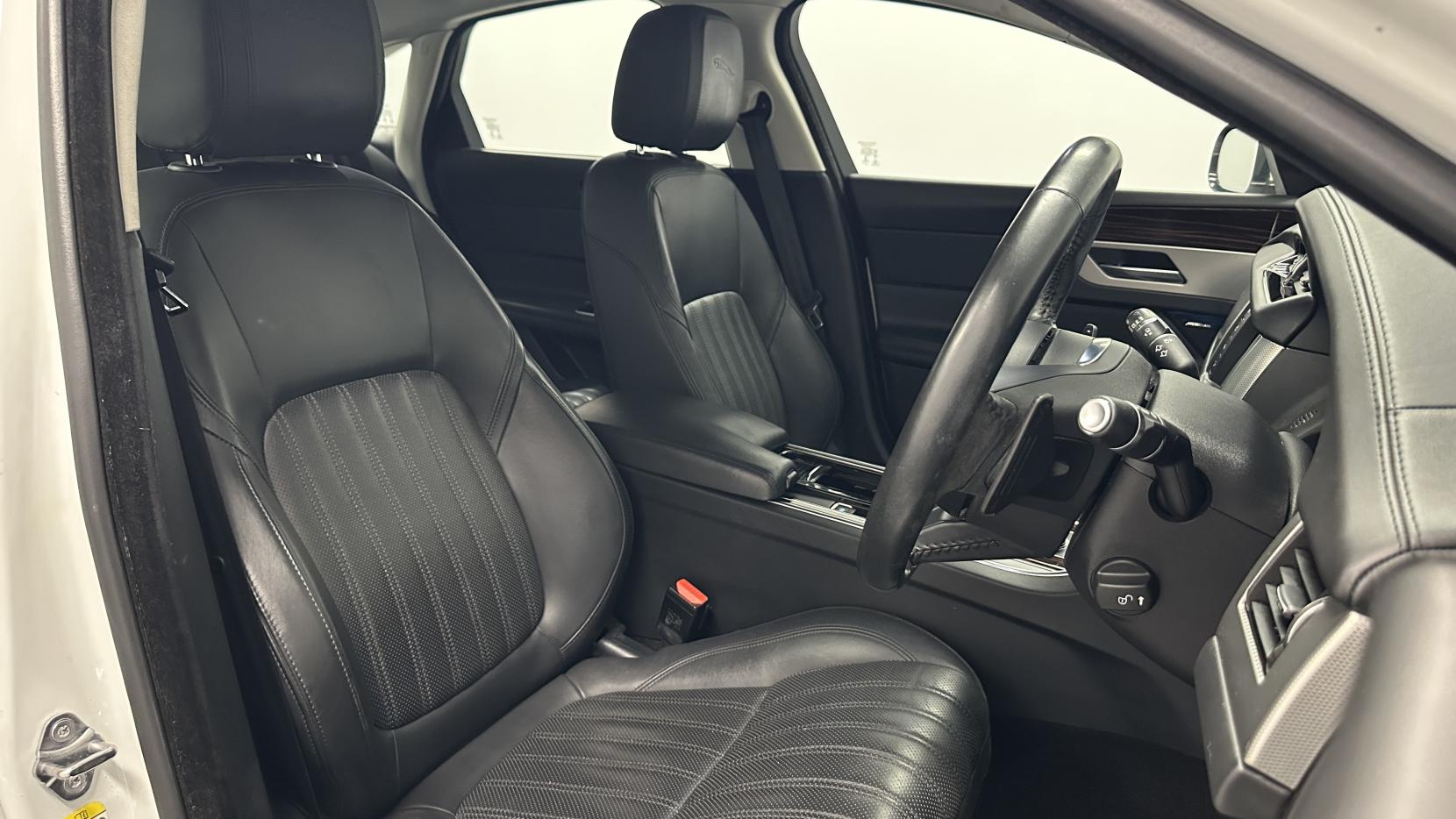 Jaguar XF 2.0i Portfolio Saloon 4dr Petrol Auto Euro 6 (s/s) (200 ps)