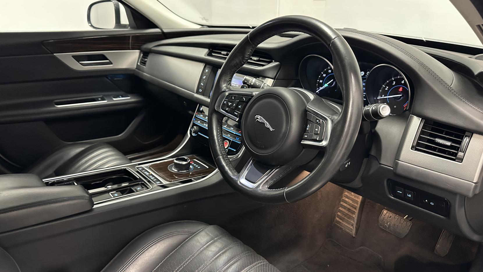 Jaguar XF 2.0i Portfolio Saloon 4dr Petrol Auto Euro 6 (s/s) (200 ps)