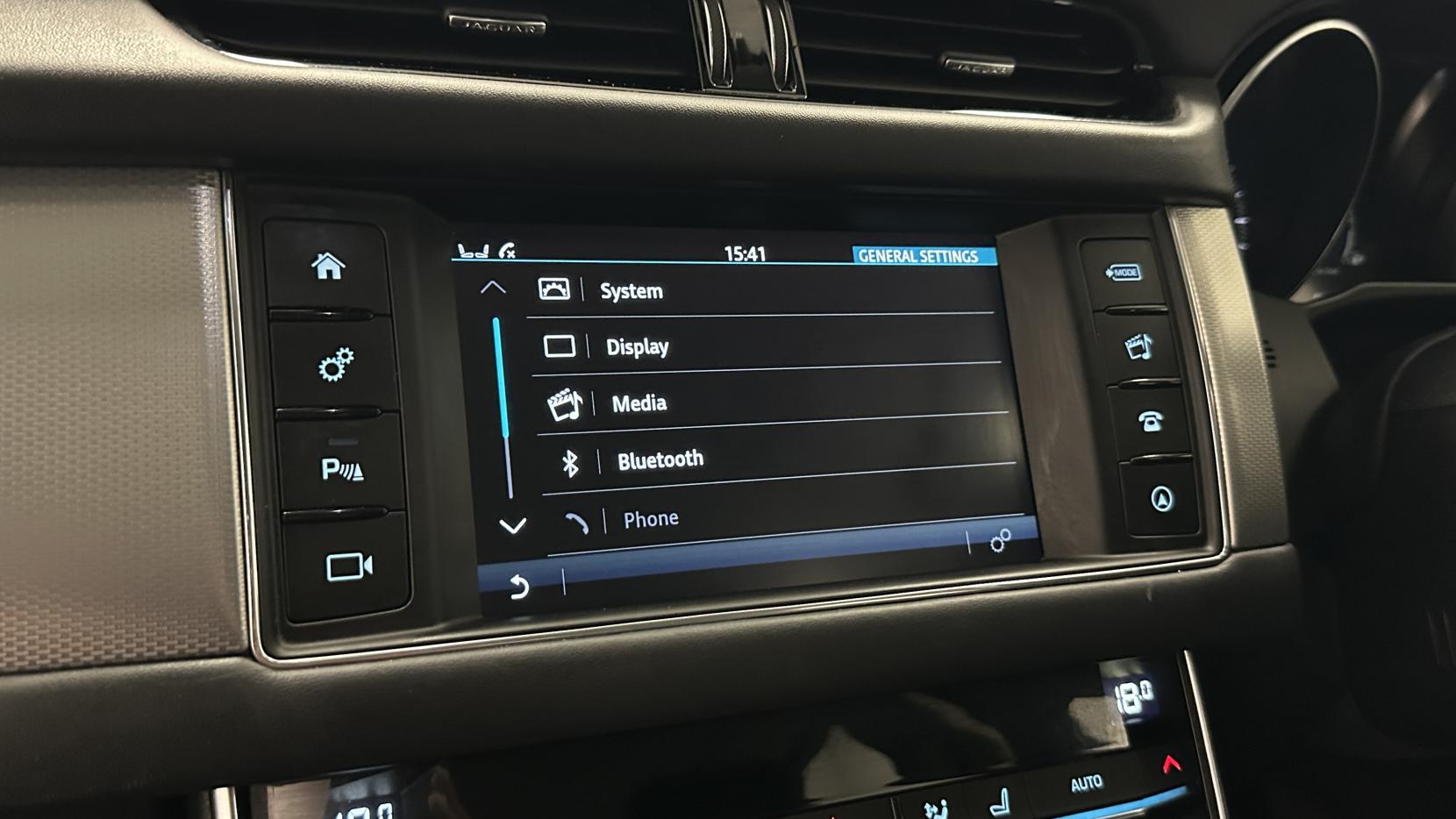 Jaguar XF 2.0i Portfolio Saloon 4dr Petrol Auto Euro 6 (s/s) (200 ps)