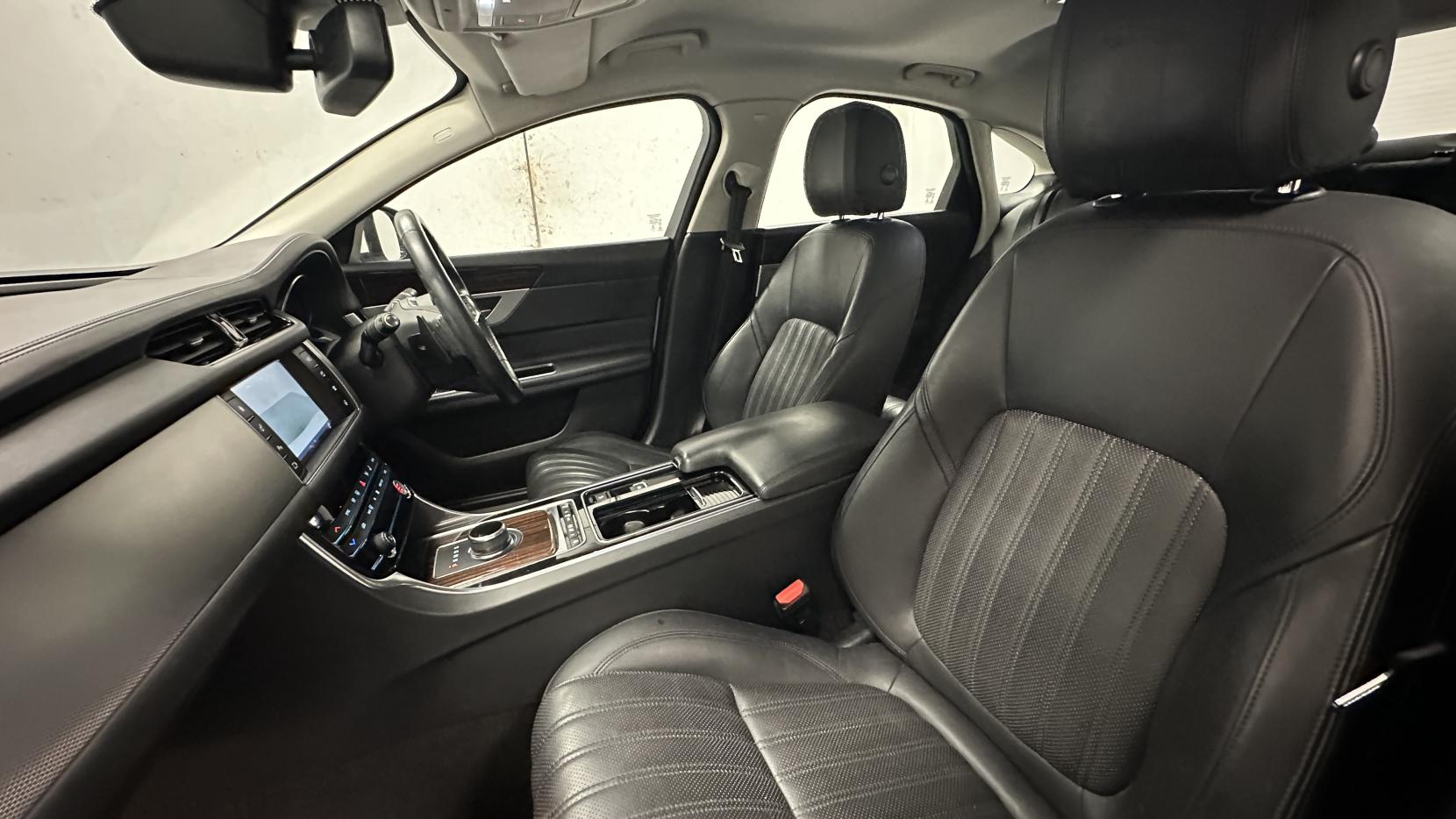 Jaguar XF 2.0i Portfolio Saloon 4dr Petrol Auto Euro 6 (s/s) (200 ps)