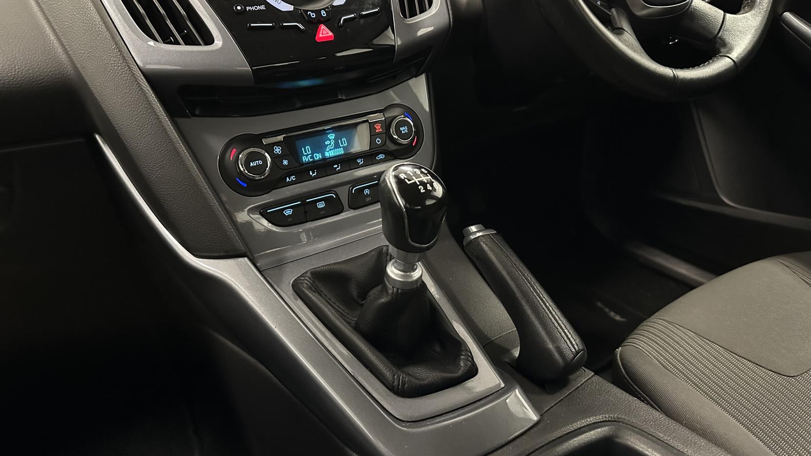 Ford Focus 1.0T EcoBoost Titanium Navigator Hatchback 5dr Petrol Manual Euro 5 (s/s) (125 ps)