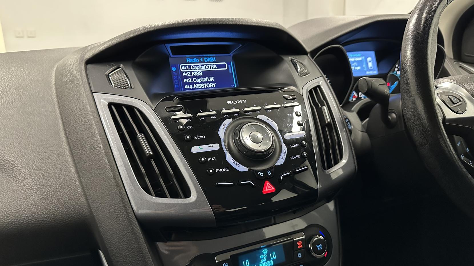 Ford Focus 1.0T EcoBoost Titanium Navigator Hatchback 5dr Petrol Manual Euro 5 (s/s) (125 ps)