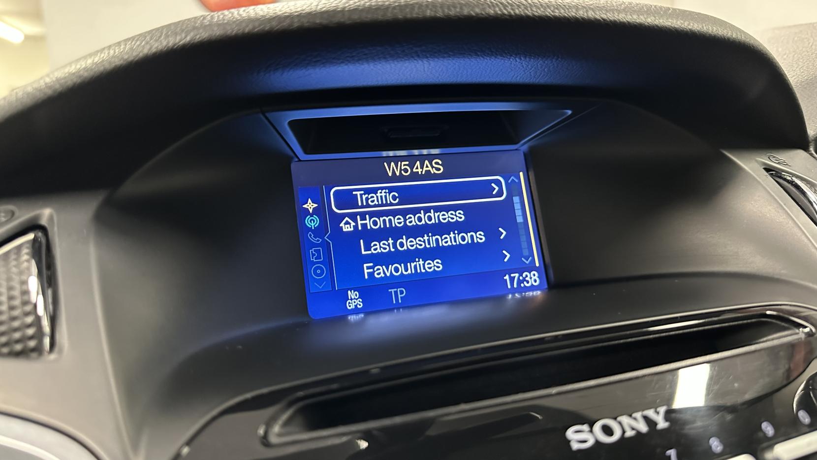 Ford Focus 1.0T EcoBoost Titanium Navigator Hatchback 5dr Petrol Manual Euro 5 (s/s) (125 ps)