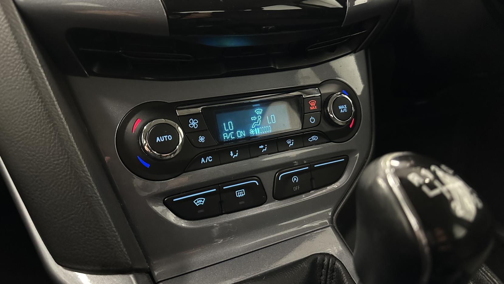 Ford Focus 1.0T EcoBoost Titanium Navigator Hatchback 5dr Petrol Manual Euro 5 (s/s) (125 ps)