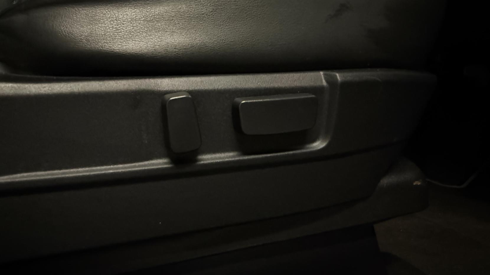 Mitsubishi Outlander 2.4h TwinMotor 13.8kWh 4hs SUV 5dr Petrol Plug-in Hybrid CVT 4WD Euro 6 (s/s) (209 ps)