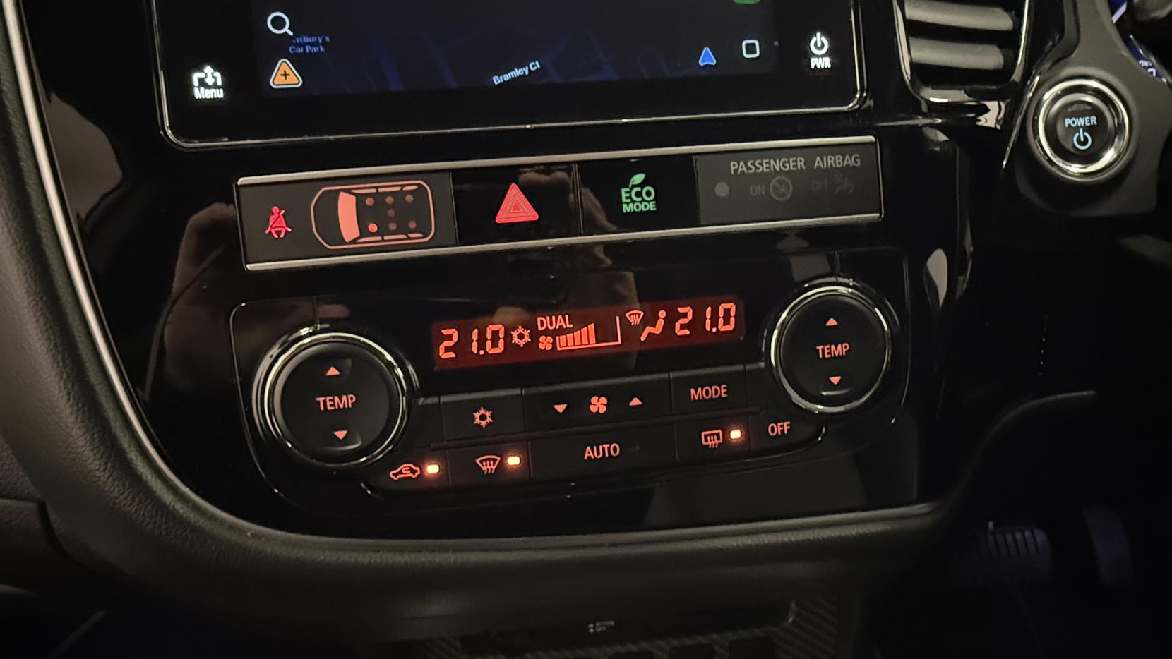 Mitsubishi Outlander 2.4h TwinMotor 13.8kWh 4hs SUV 5dr Petrol Plug-in Hybrid CVT 4WD Euro 6 (s/s) (209 ps)