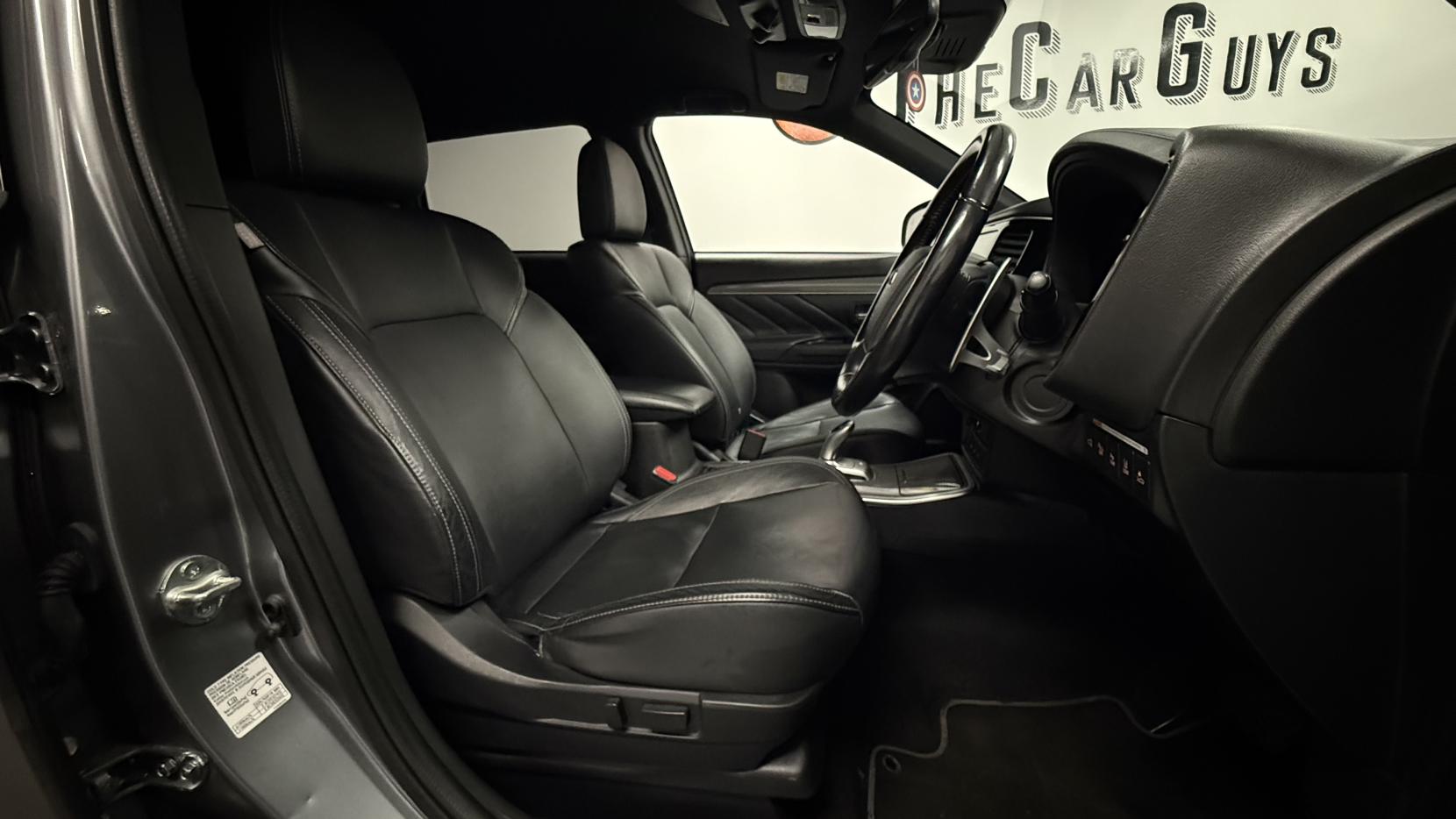 Mitsubishi Outlander 2.4h TwinMotor 13.8kWh 4hs SUV 5dr Petrol Plug-in Hybrid CVT 4WD Euro 6 (s/s) (209 ps)