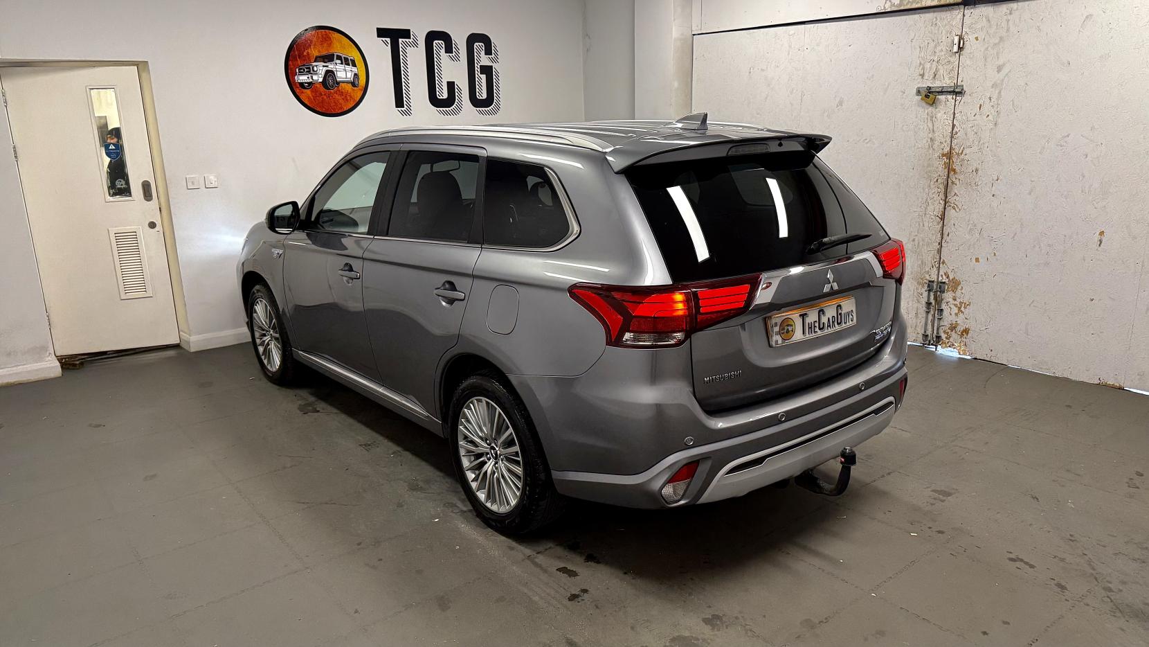 Mitsubishi Outlander 2.4h TwinMotor 13.8kWh 4hs SUV 5dr Petrol Plug-in Hybrid CVT 4WD Euro 6 (s/s) (209 ps)