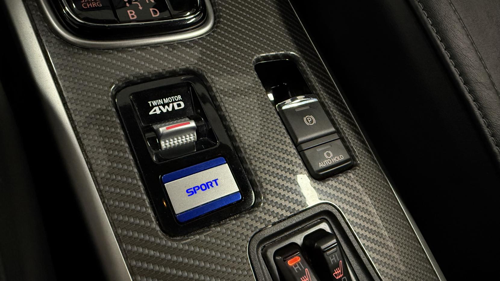 Mitsubishi Outlander 2.4h TwinMotor 13.8kWh 4hs SUV 5dr Petrol Plug-in Hybrid CVT 4WD Euro 6 (s/s) (209 ps)