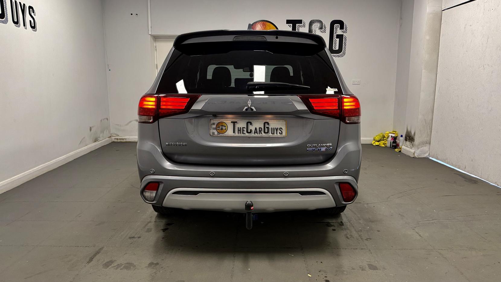 Mitsubishi Outlander 2.4h TwinMotor 13.8kWh 4hs SUV 5dr Petrol Plug-in Hybrid CVT 4WD Euro 6 (s/s) (209 ps)