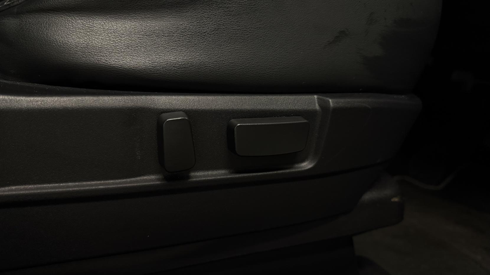 Mitsubishi Outlander 2.4h TwinMotor 13.8kWh 4hs SUV 5dr Petrol Plug-in Hybrid CVT 4WD Euro 6 (s/s) (209 ps)