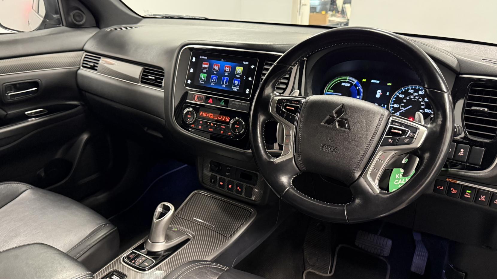 Mitsubishi Outlander 2.4h TwinMotor 13.8kWh 4hs SUV 5dr Petrol Plug-in Hybrid CVT 4WD Euro 6 (s/s) (209 ps)