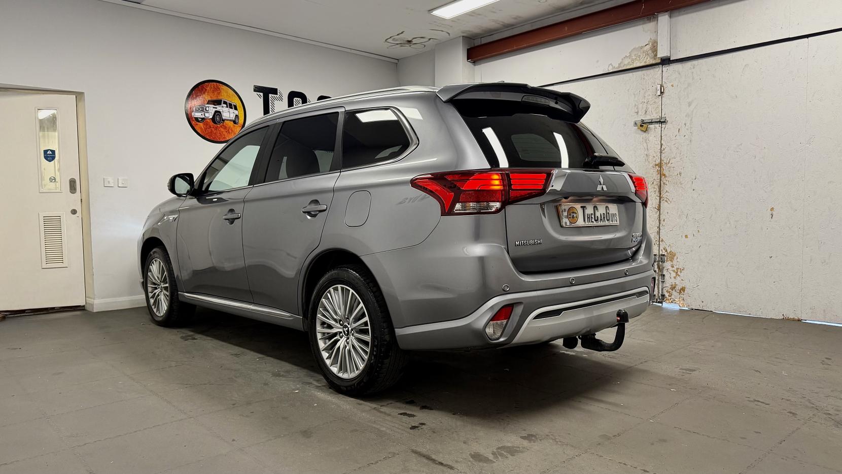 Mitsubishi Outlander 2.4h TwinMotor 13.8kWh 4hs SUV 5dr Petrol Plug-in Hybrid CVT 4WD Euro 6 (s/s) (209 ps)