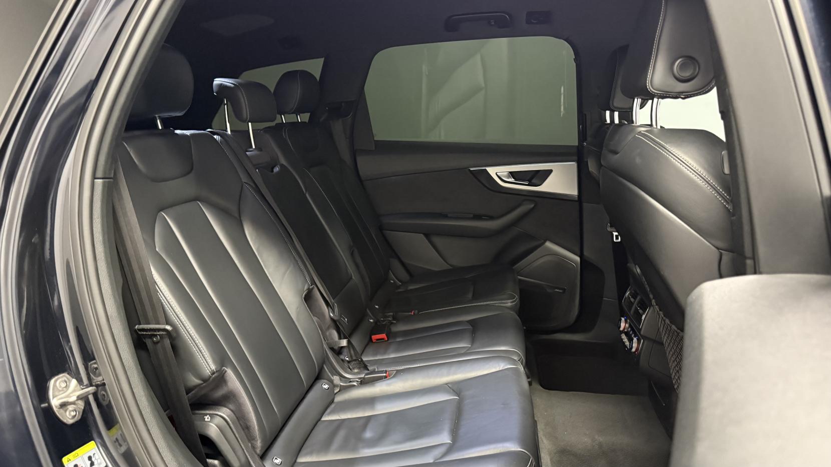 Audi Q7 3.0 TDI V6 S line SUV 5dr Diesel Tiptronic quattro Euro 6 (s/s) (272 ps)