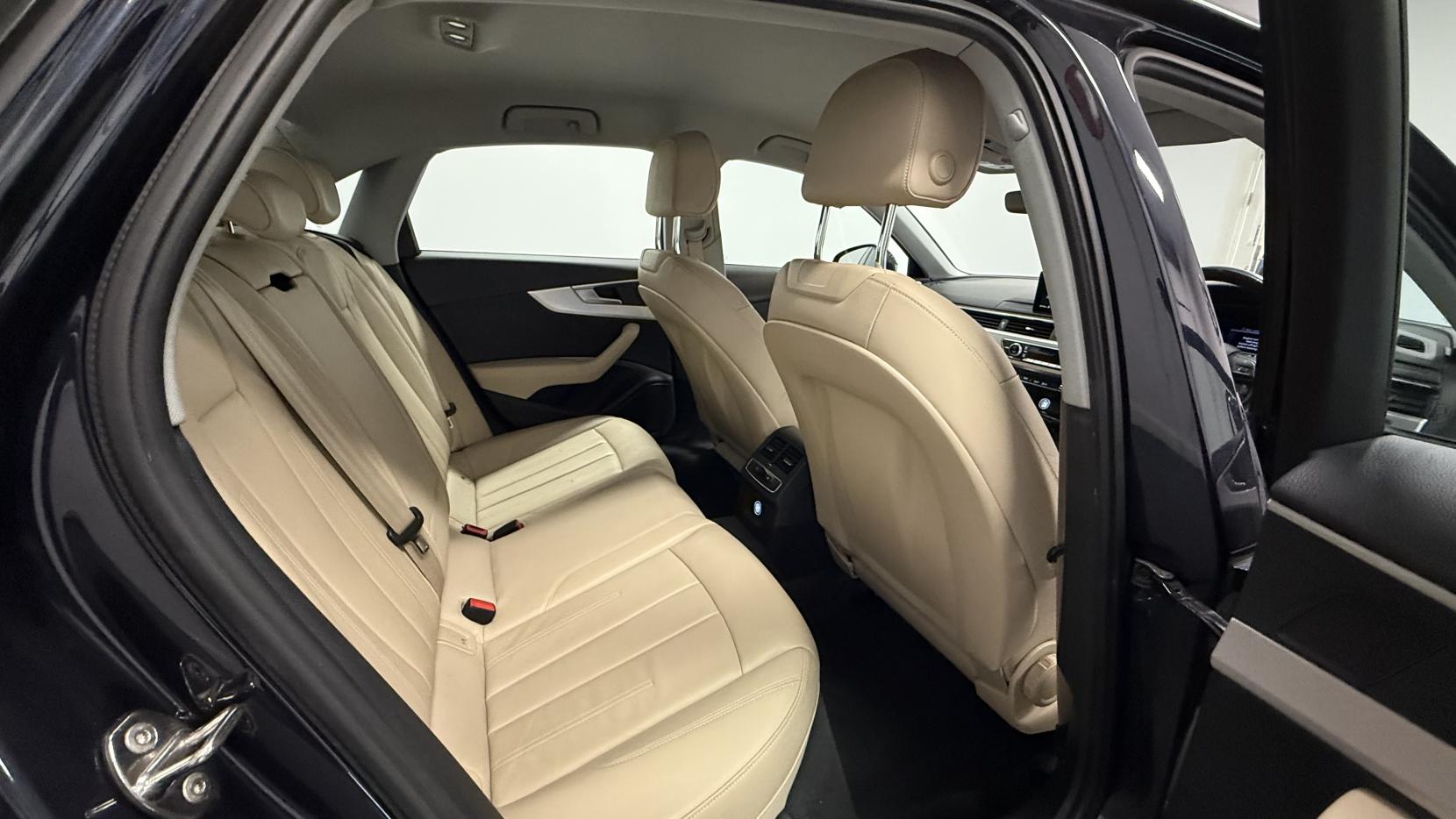 Audi A4 2.0 TDI ultra SE Saloon 4dr Diesel S Tronic Euro 6 (s/s) (150 ps)