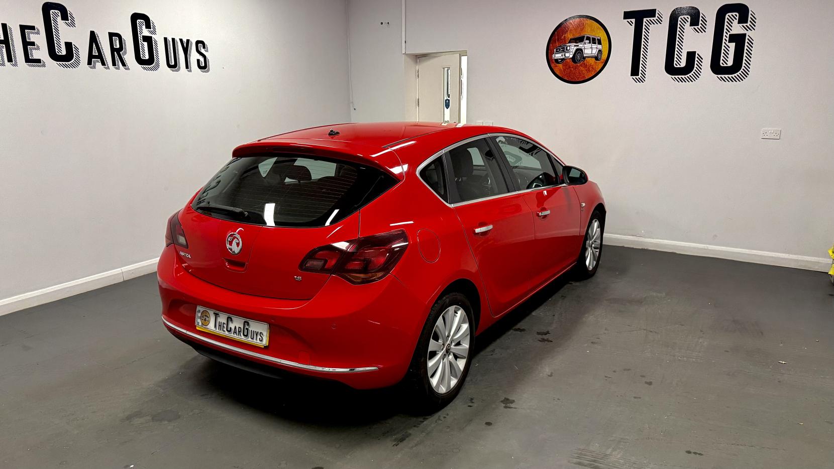 Vauxhall Astra 1.6 16v Elite Hatchback 5dr Petrol Auto Euro 5 (115 ps)
