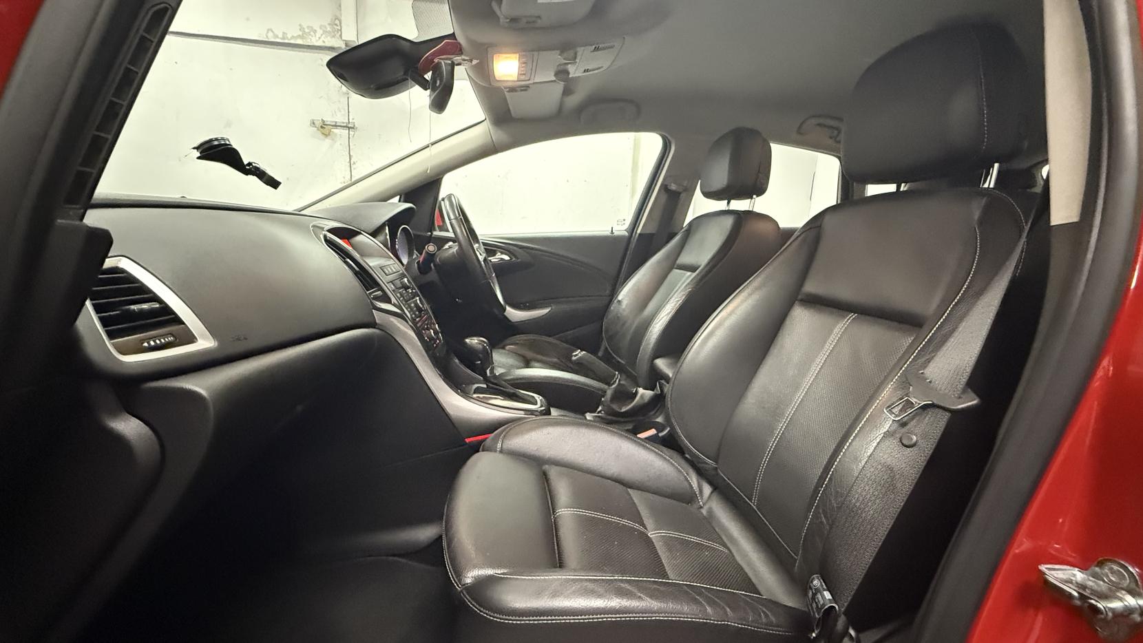 Vauxhall Astra 1.6 16v Elite Hatchback 5dr Petrol Auto Euro 5 (115 ps)