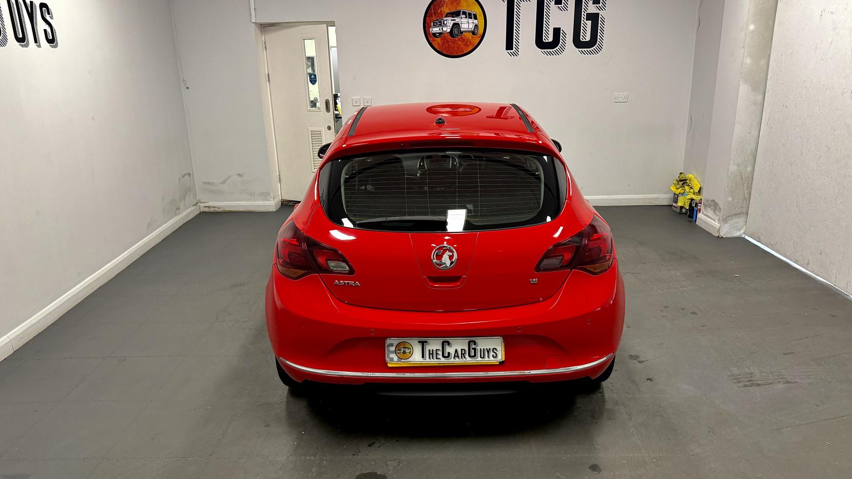 Vauxhall Astra 1.6 16v Elite Hatchback 5dr Petrol Auto Euro 5 (115 ps)