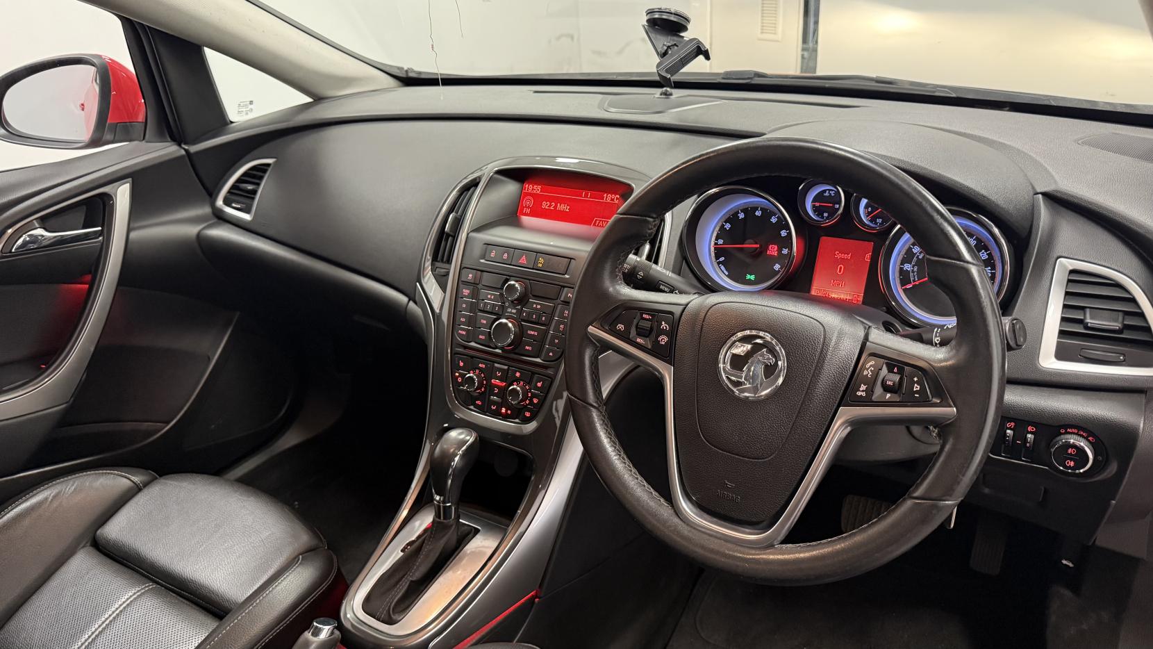 Vauxhall Astra 1.6 16v Elite Hatchback 5dr Petrol Auto Euro 5 (115 ps)
