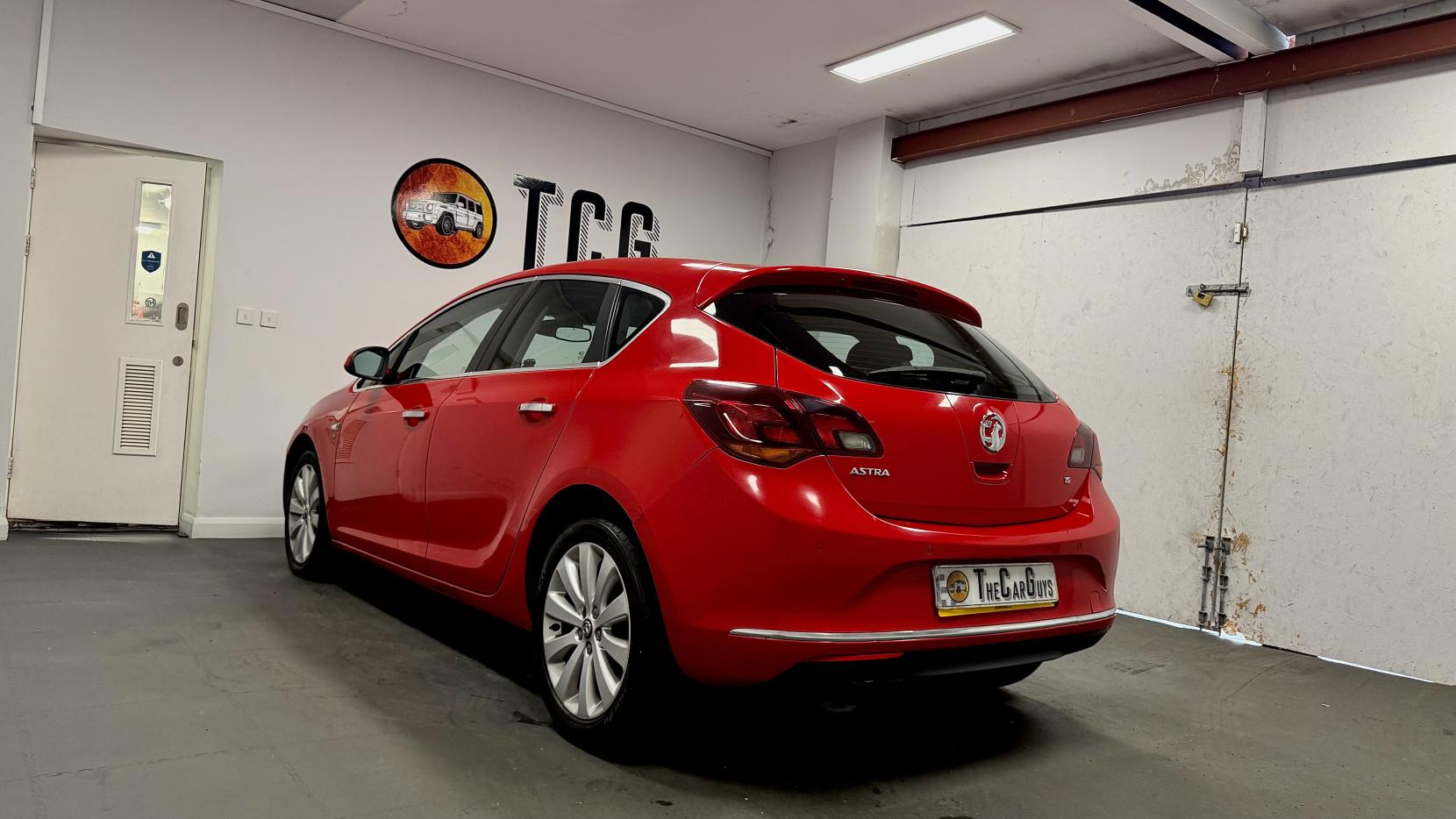 Vauxhall Astra 1.6 16v Elite Hatchback 5dr Petrol Auto Euro 5 (115 ps)
