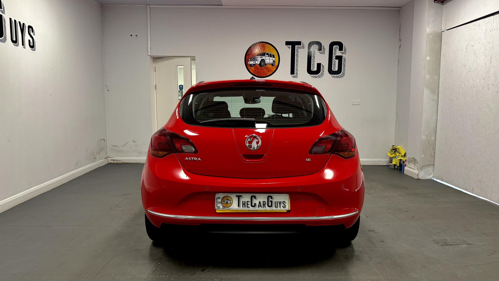 Vauxhall Astra 1.6 16v Elite Hatchback 5dr Petrol Auto Euro 5 (115 ps)
