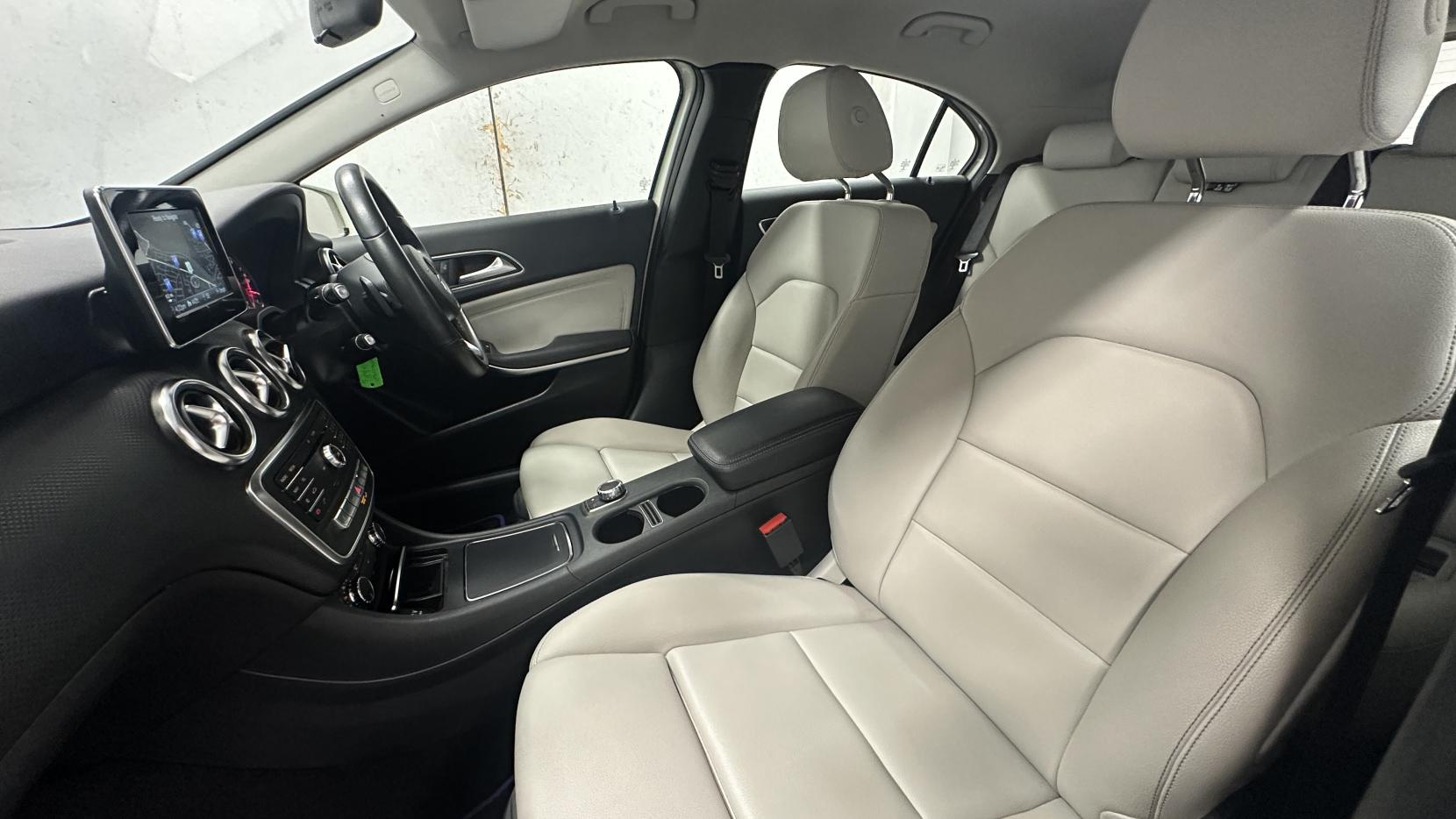 Mercedes-Benz A Class 1.6 A160 SE (Executive) Hatchback 5dr Petrol 7G-DCT Euro 6 (s/s) (102 ps)