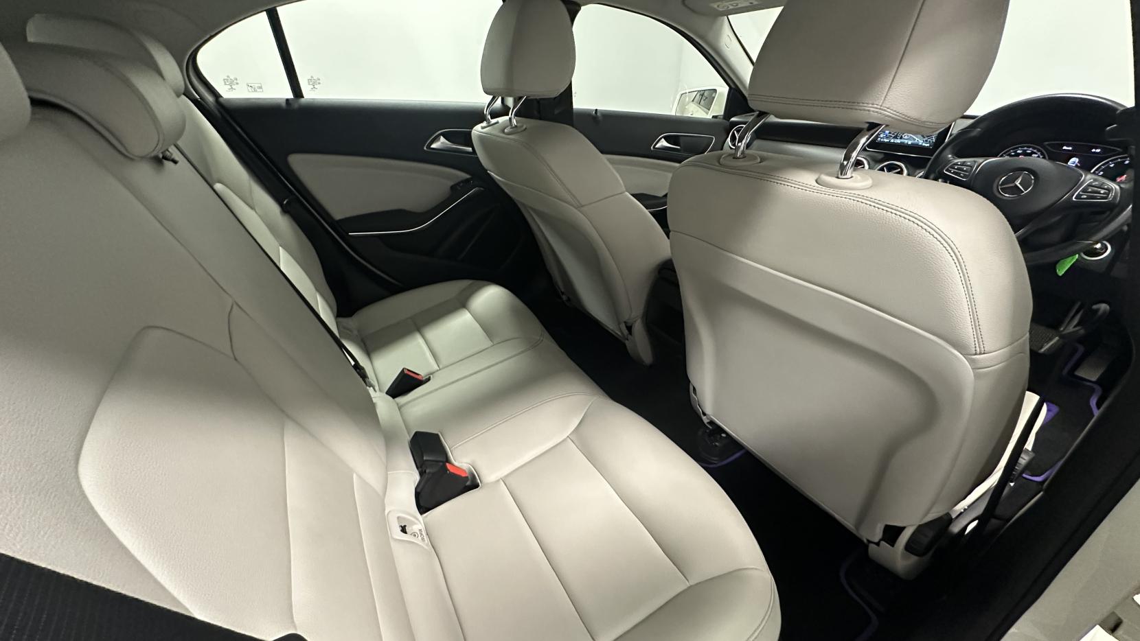Mercedes-Benz A Class 1.6 A160 SE (Executive) Hatchback 5dr Petrol 7G-DCT Euro 6 (s/s) (102 ps)