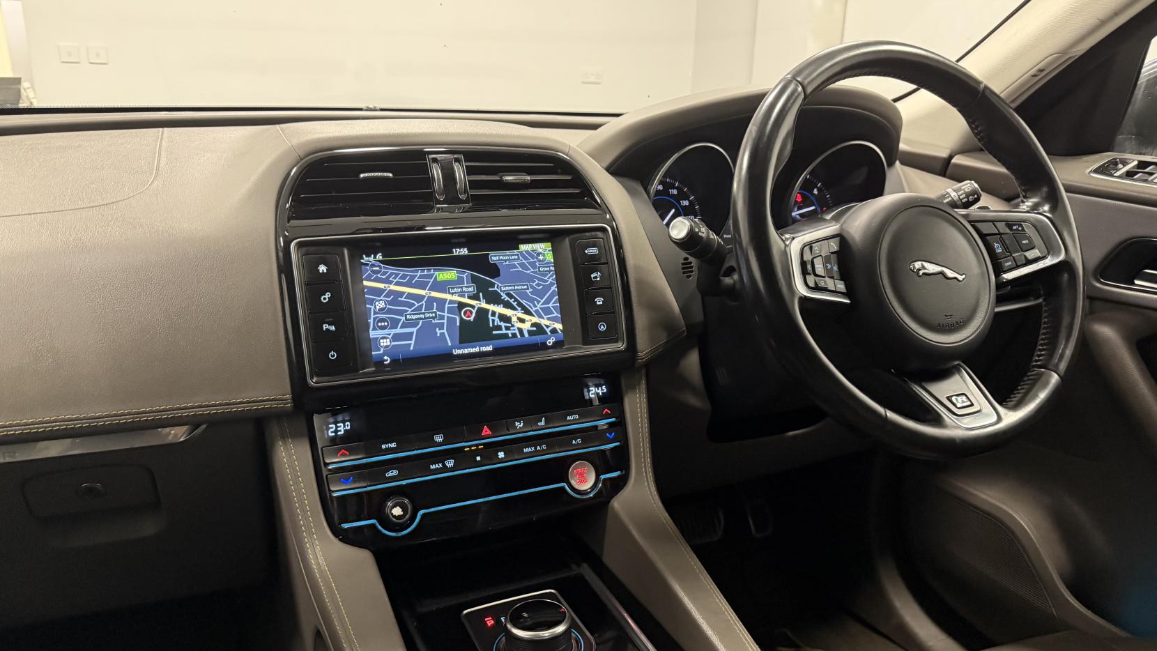 Jaguar F-PACE 2.0 D180 R-Sport SUV 5dr Diesel Auto AWD Euro 6 (s/s) (180 ps)