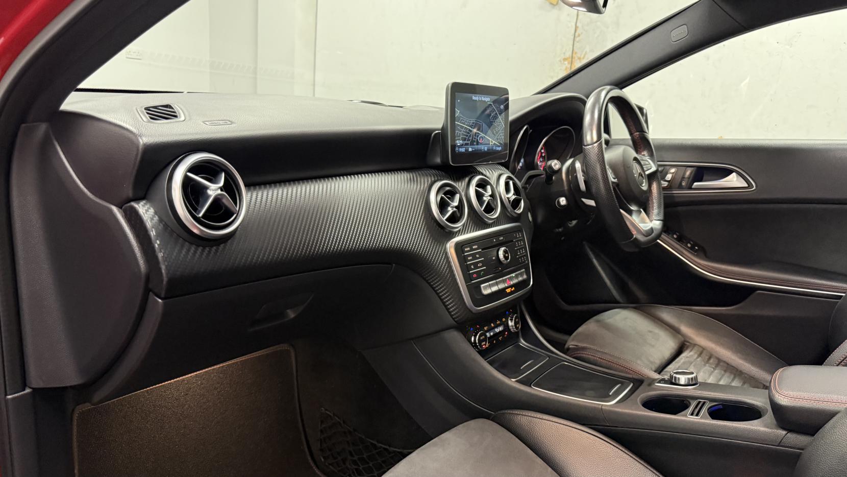 Mercedes-Benz A Class 2.1 A200d AMG Line (Premium Plus) Hatchback 5dr Diesel 7G-DCT Euro 6 (s/s) (136 ps)